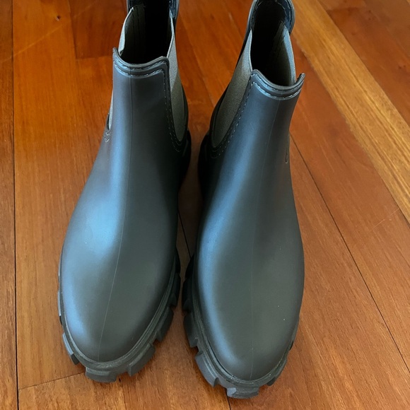 JEFFREY CAMPBELL Lugged Chelsea Rain Boots -
Size 7 - Picture 4 of 8